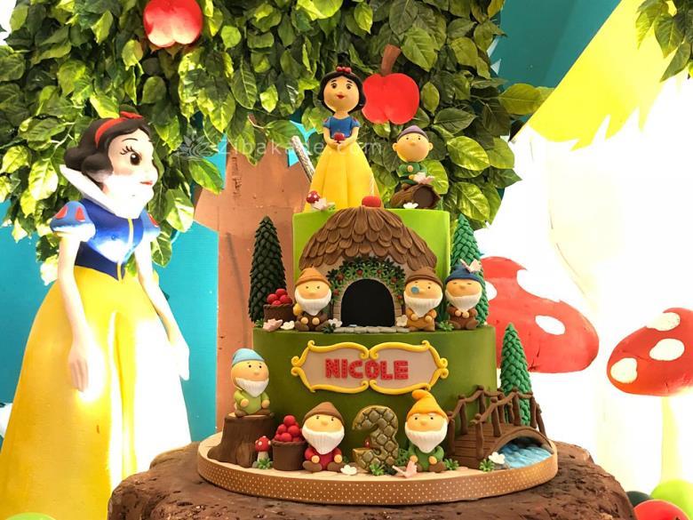 تم تولد سفید برفی - Snow White